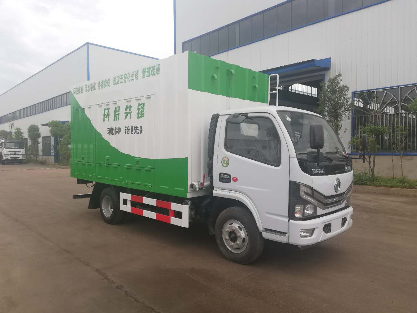 东风小多利卡吸污净化车-环保绿