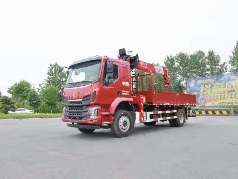 國(guó)六柳汽单桥長(cháng)兴8吨吊机