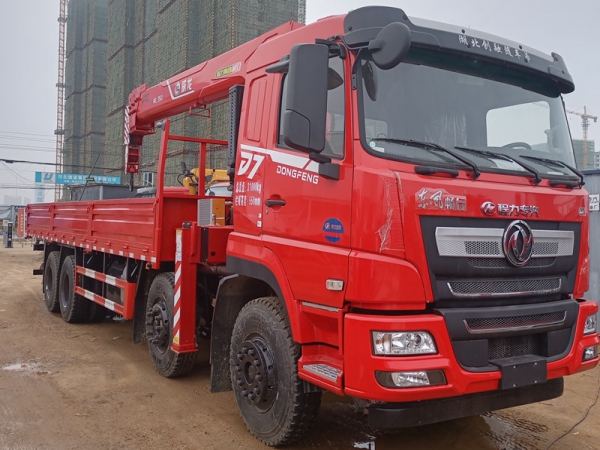 國(guó)六东风畅行D7前四後(hòu)八随车吊新品上市