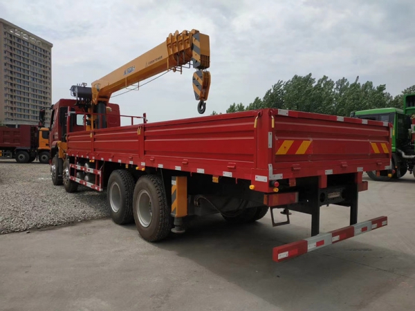 國(guó)六柳汽前四後(hòu)八随车吊全面(miàn)面(miàn)市