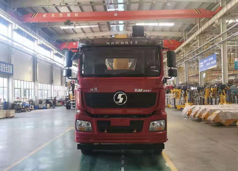 國(guó)六陕汽德龙前四後(hòu)八350马力徐工16四节G型